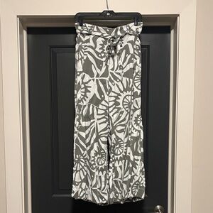 Stylish Wide Leg Pants in Gray and White